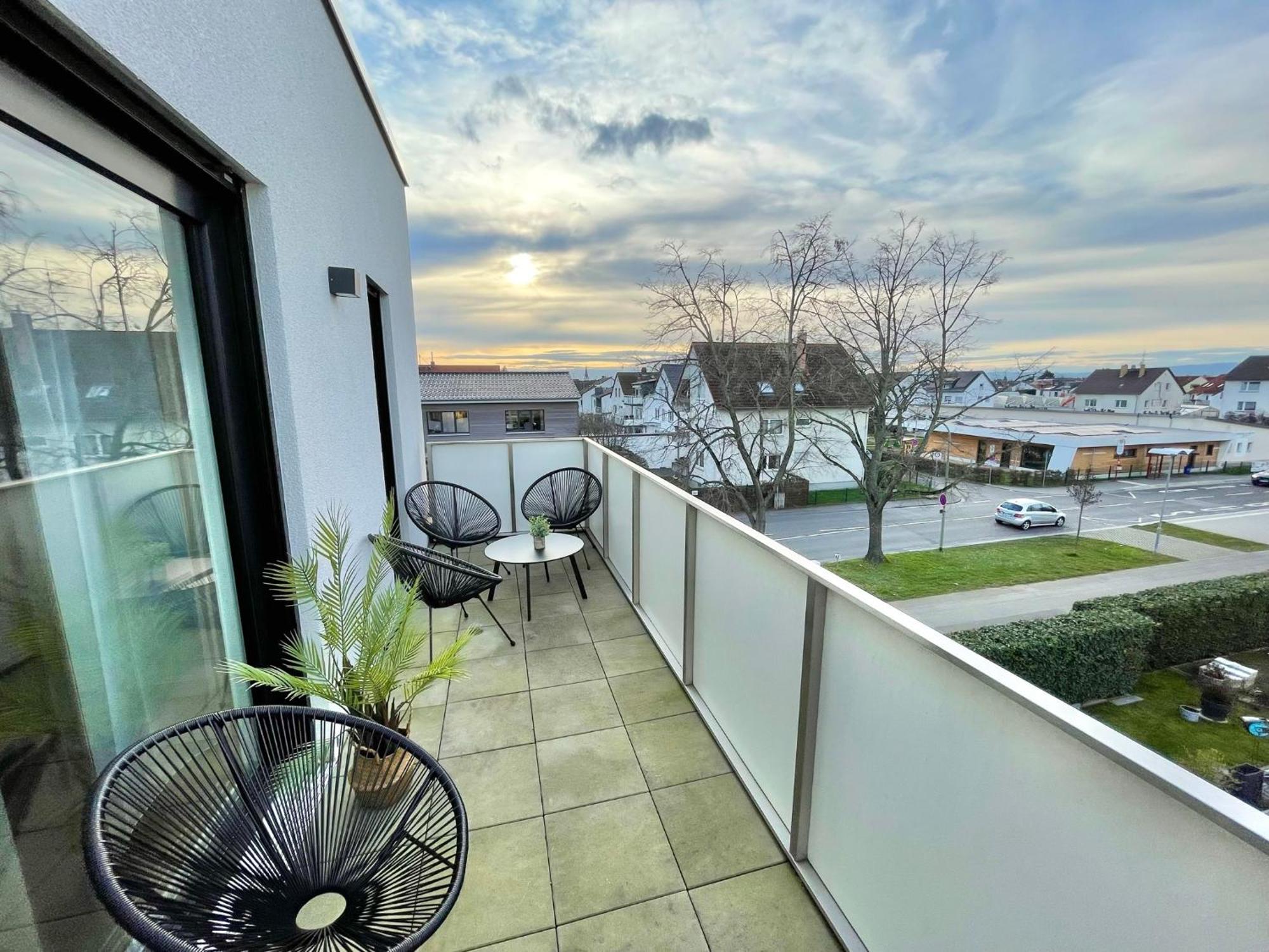 Exklusive 3-Zimmer Luxus-Maisonette In Hochheim - Naehe Frankfurt Flughafen, Wiesbaden Und Mainz Гохгайм-ам-Майн Екстер'єр фото